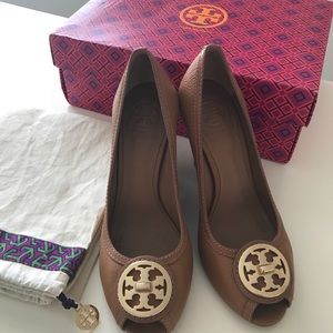 Excellent condition Tory Burch 4” Wedges